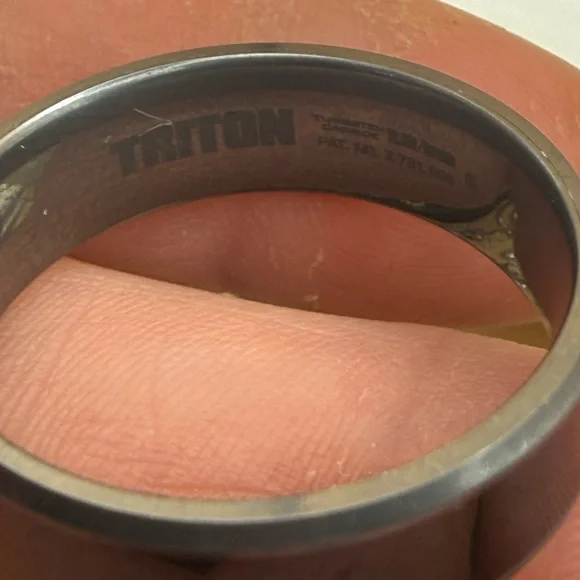 Black and Silver Ring - Picture 4 of 6